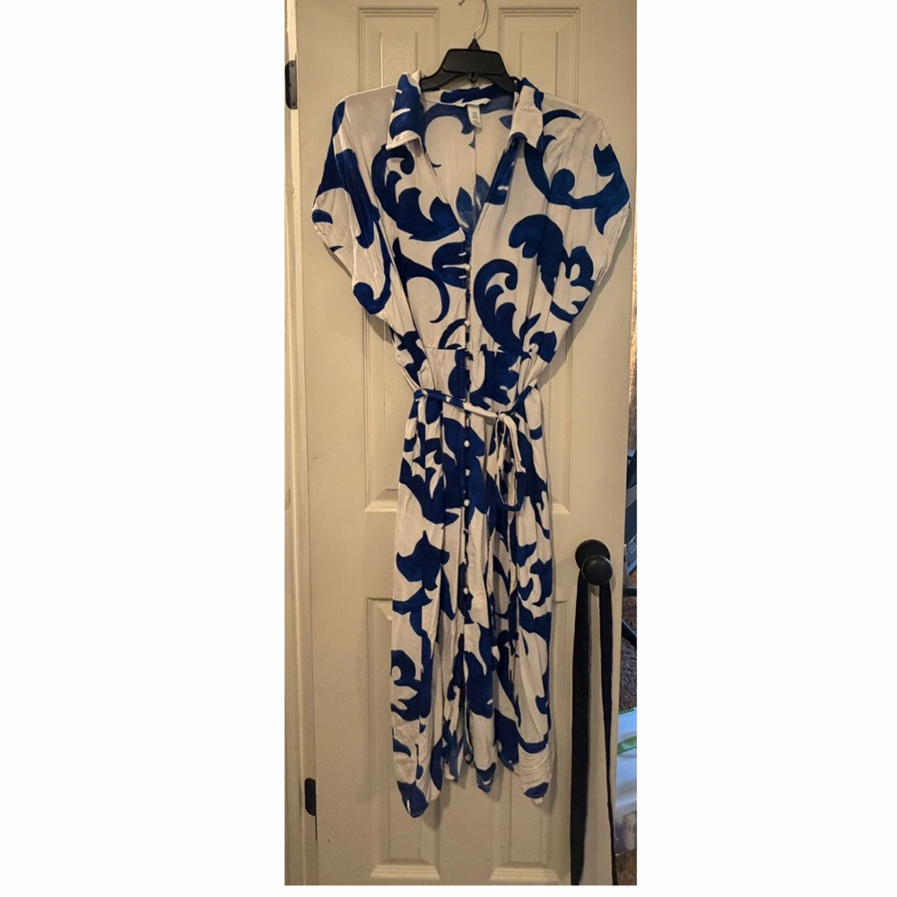 H&M Blue and White Patterned Garment